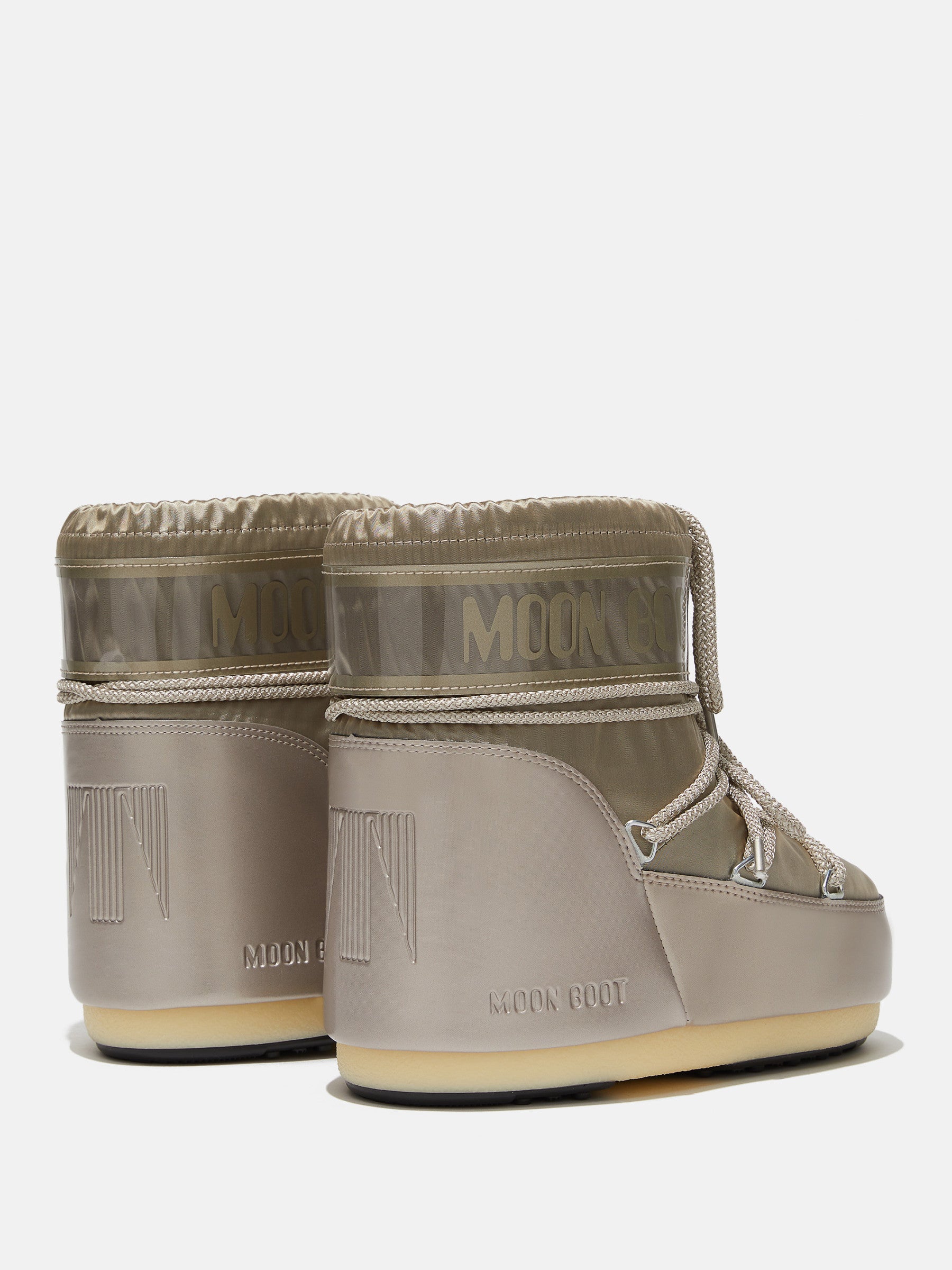 Woman – Moon Boot