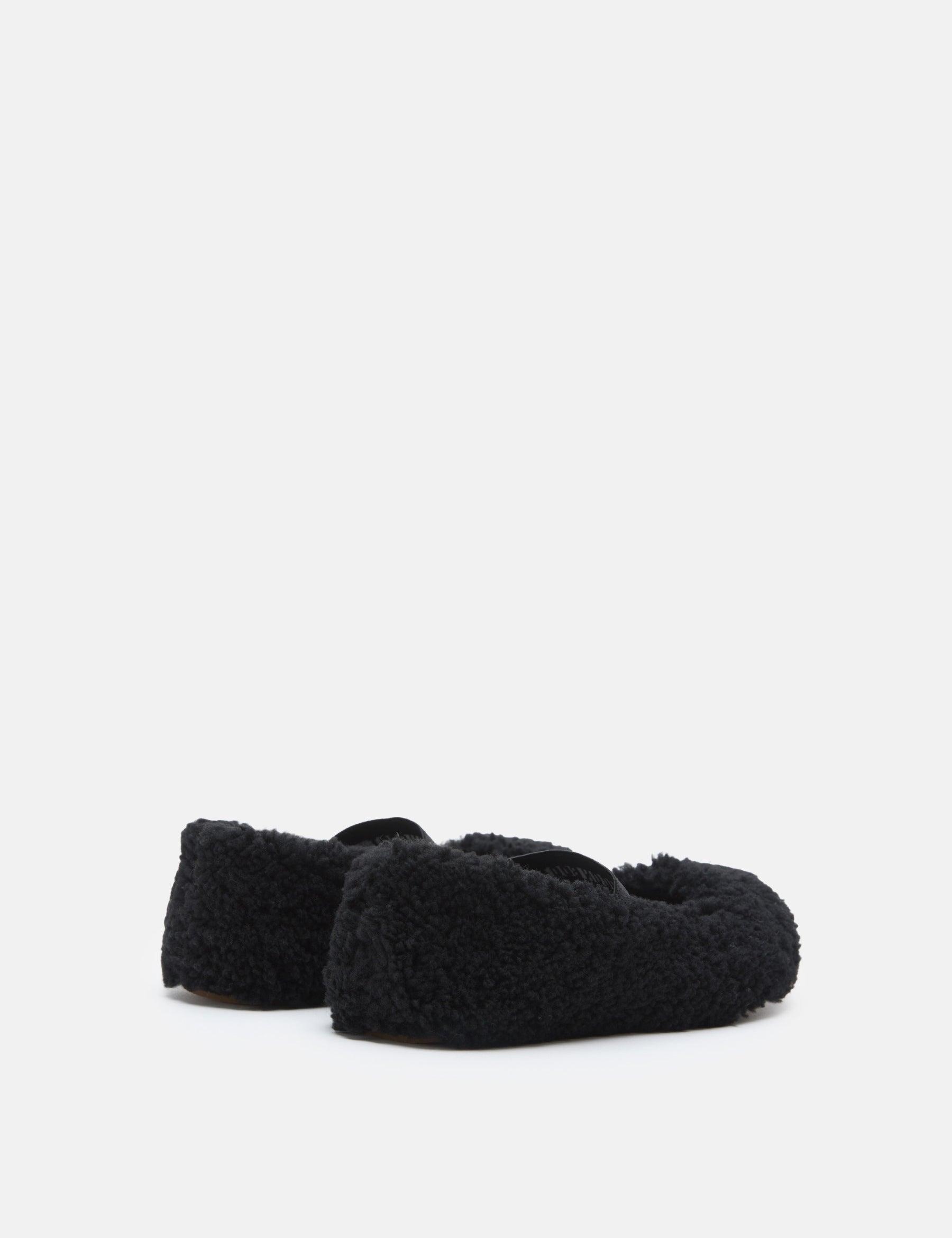 BALLERINAS AUS SHEARLING IN SCHWARZ
