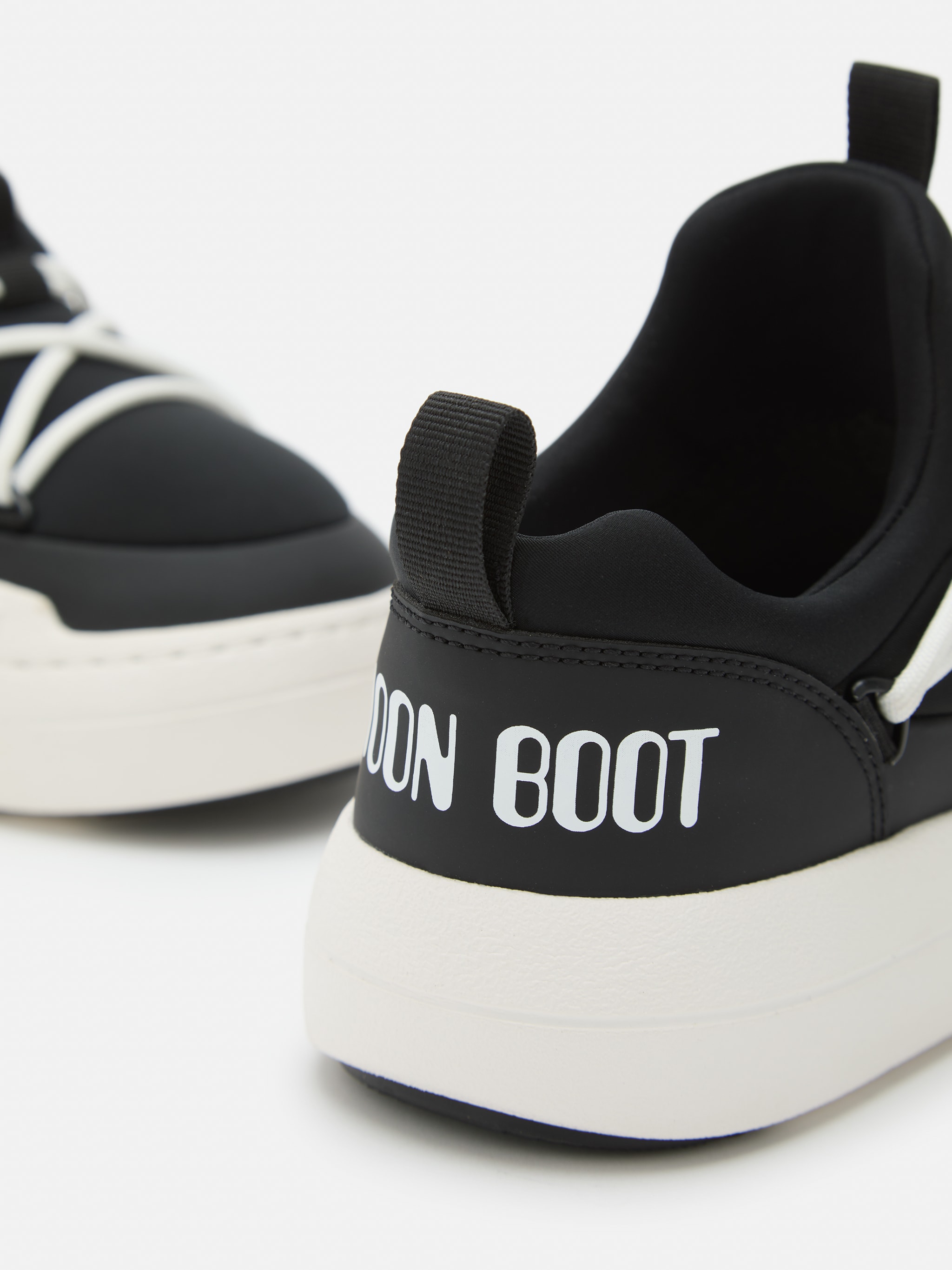 JUNIOR PARK BLACK LOW LACE SNEAKERS image number 2