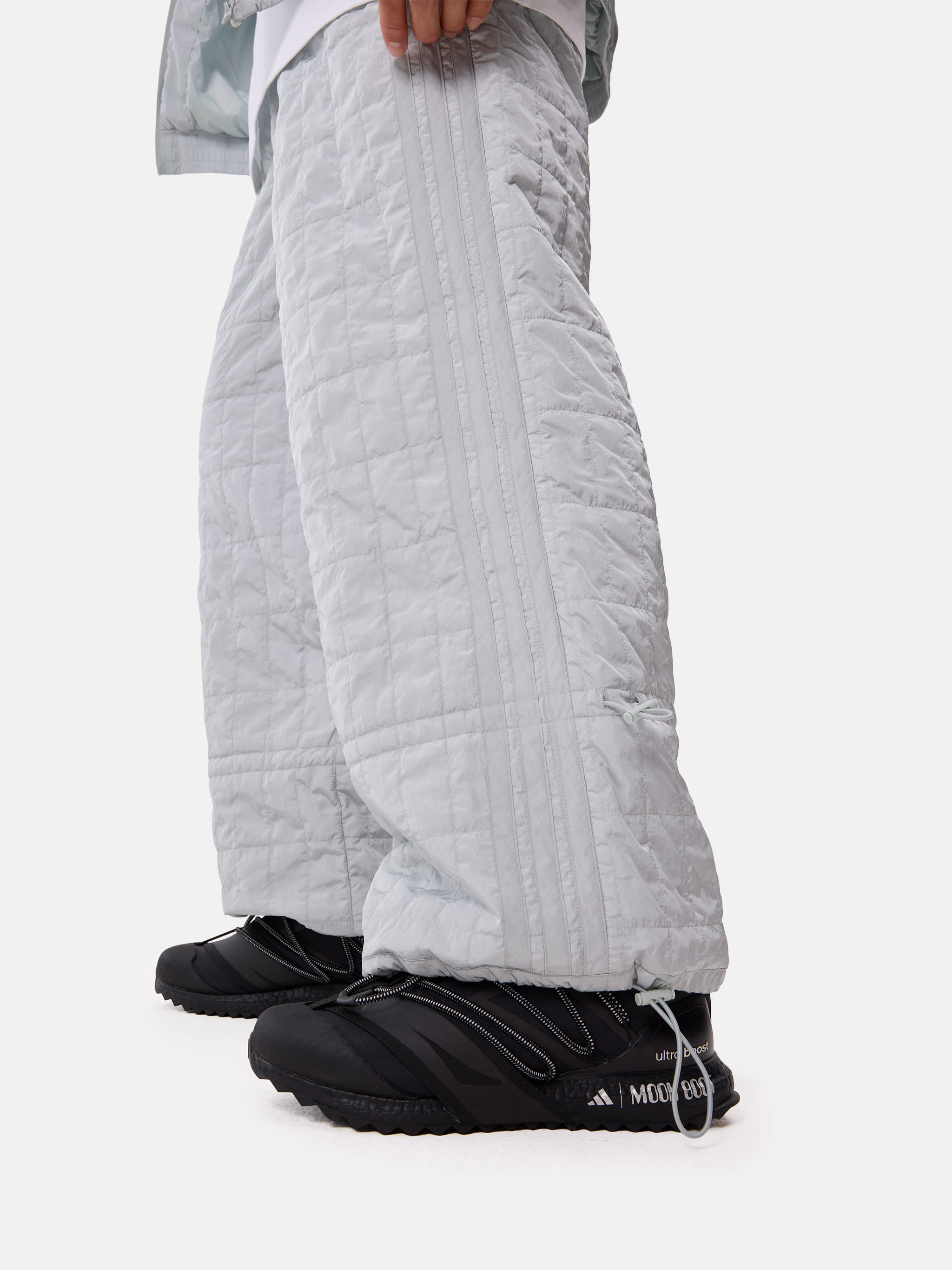 PANTALÓN NEGRO Y PLATEADO ADIDAS X MOON BOOT