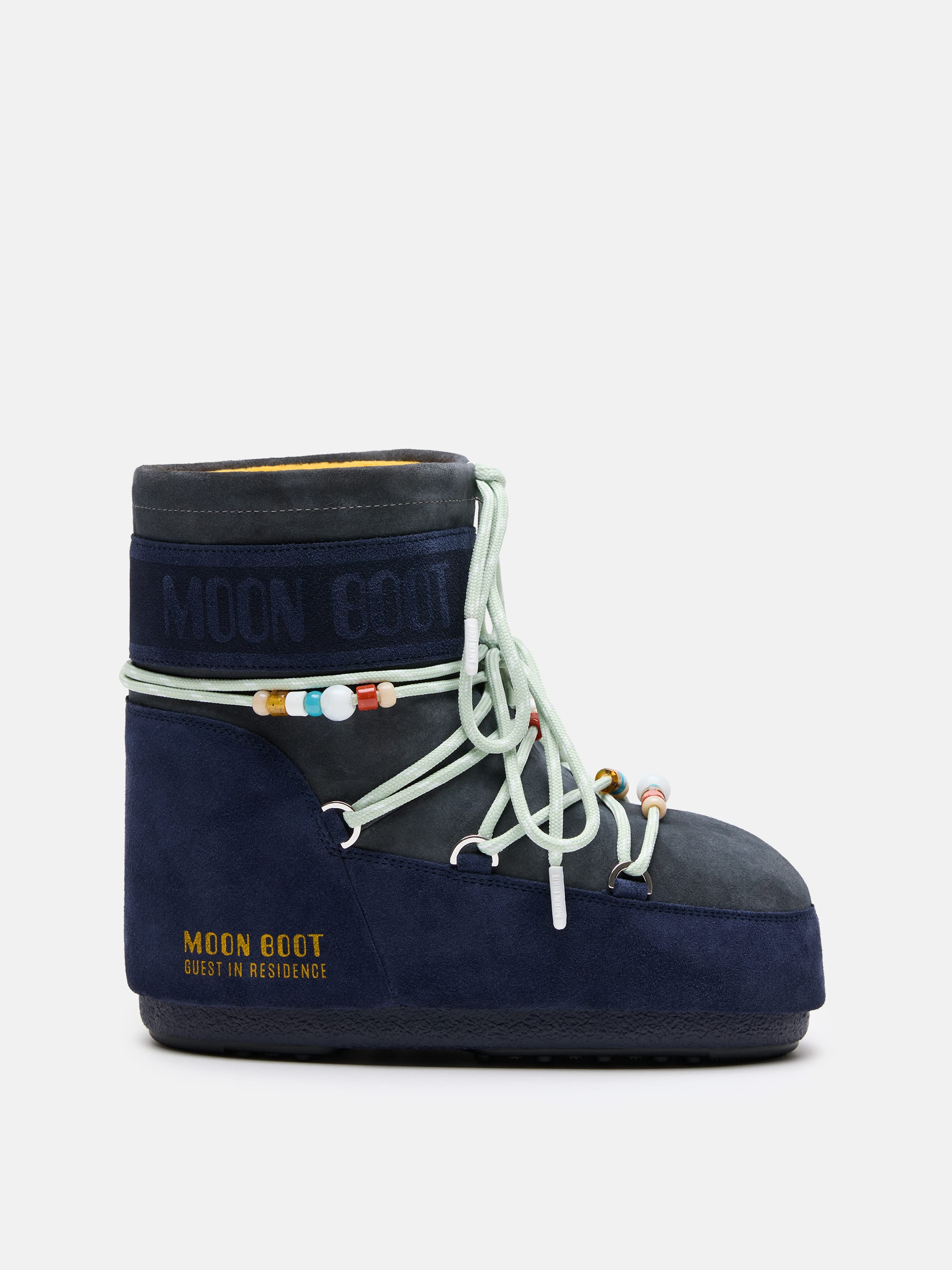 MOON BOOT X GUEST IN RESIDENCE ICON LOW STIEFEL AUS VELOURSLEDER MIT PERLEN IN DUNKELBLAU & GRAU