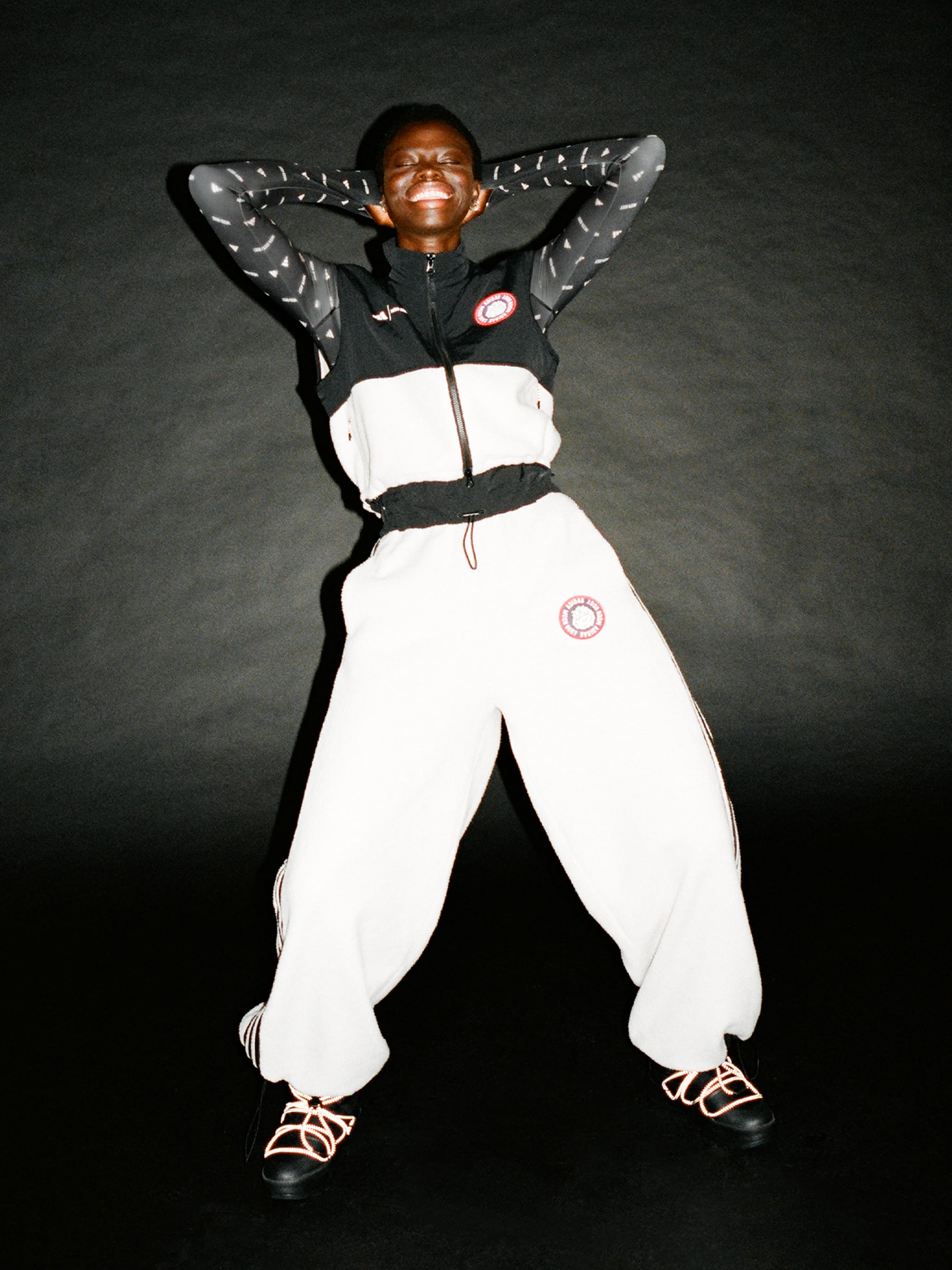 CHALECO COLOR CREMA ADIDAS X MOON BOOT