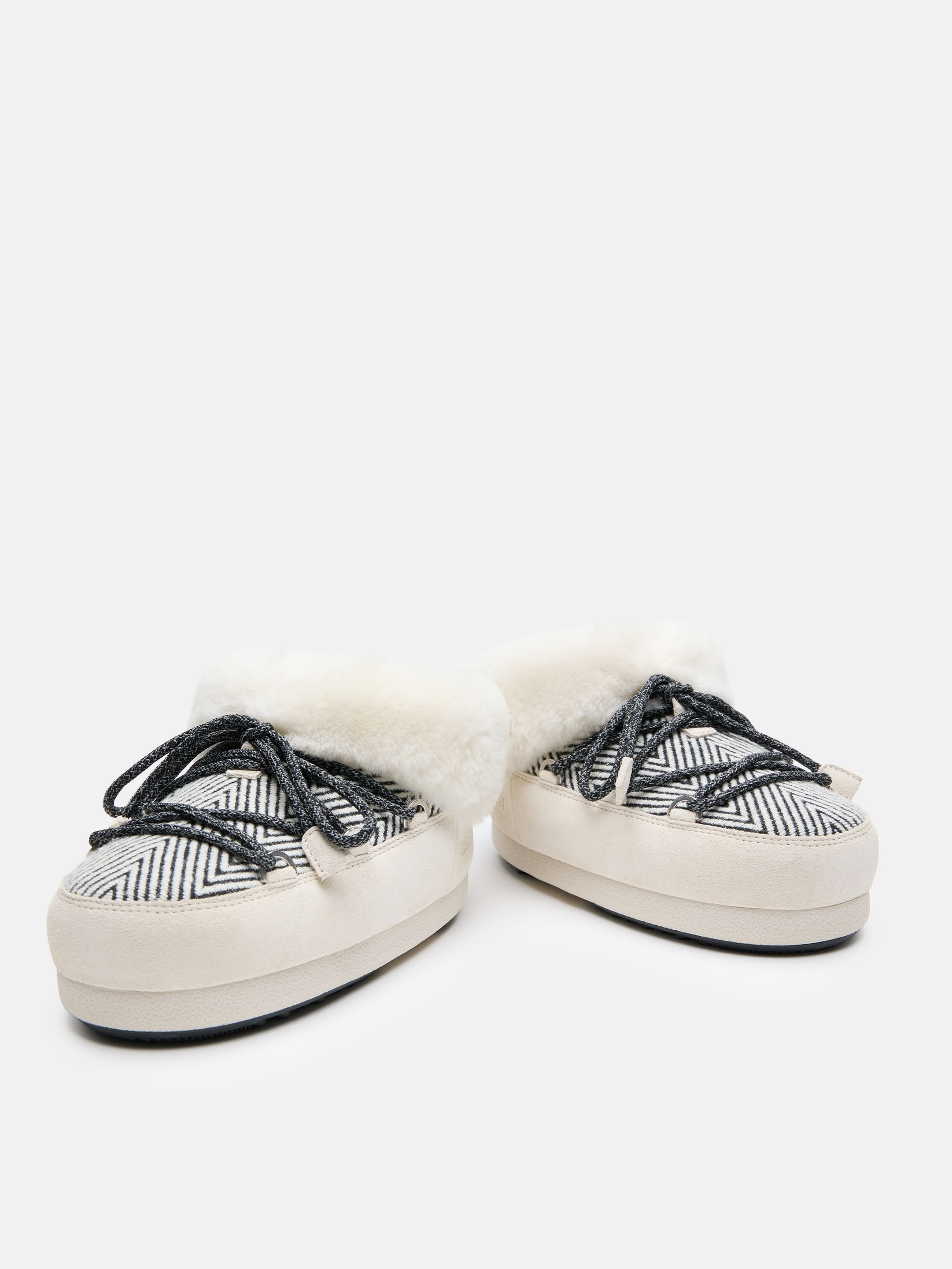 MOON BOOT X GUEST IN RESIDENCE MULES EVX CHALET EN FOURRURE SYNTH&Eacute;TIQUE SABLE BLANC image number 2