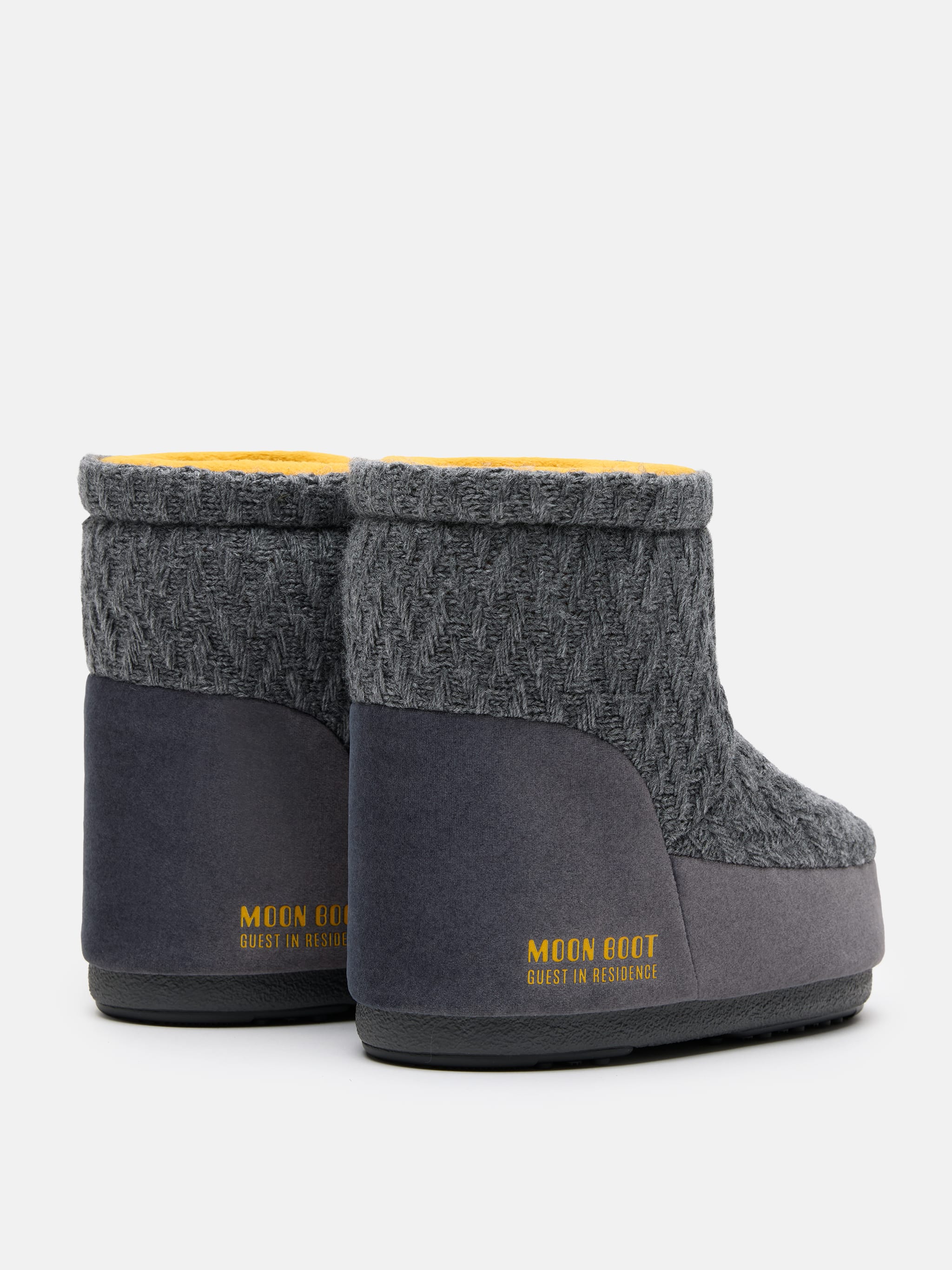 MOON BOOT X GUEST IN RESIDENCE BOTTES ICON LOW EN MAILLE GRISE SANS LACETS