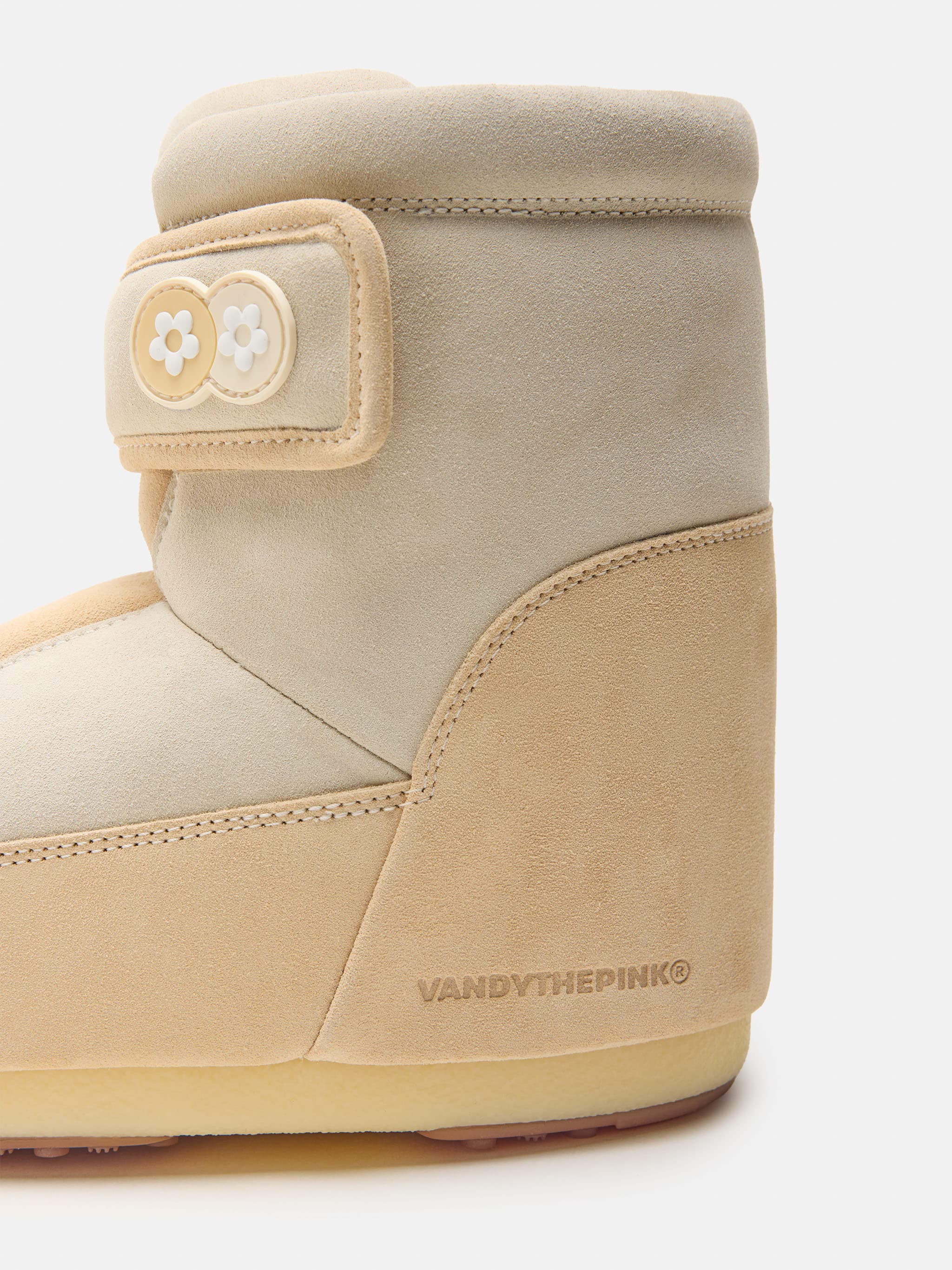 BOTTES MOON BOOT X VANDYTHEPINK&reg; ICON STRAP EN DAIM BEIGE image number 3