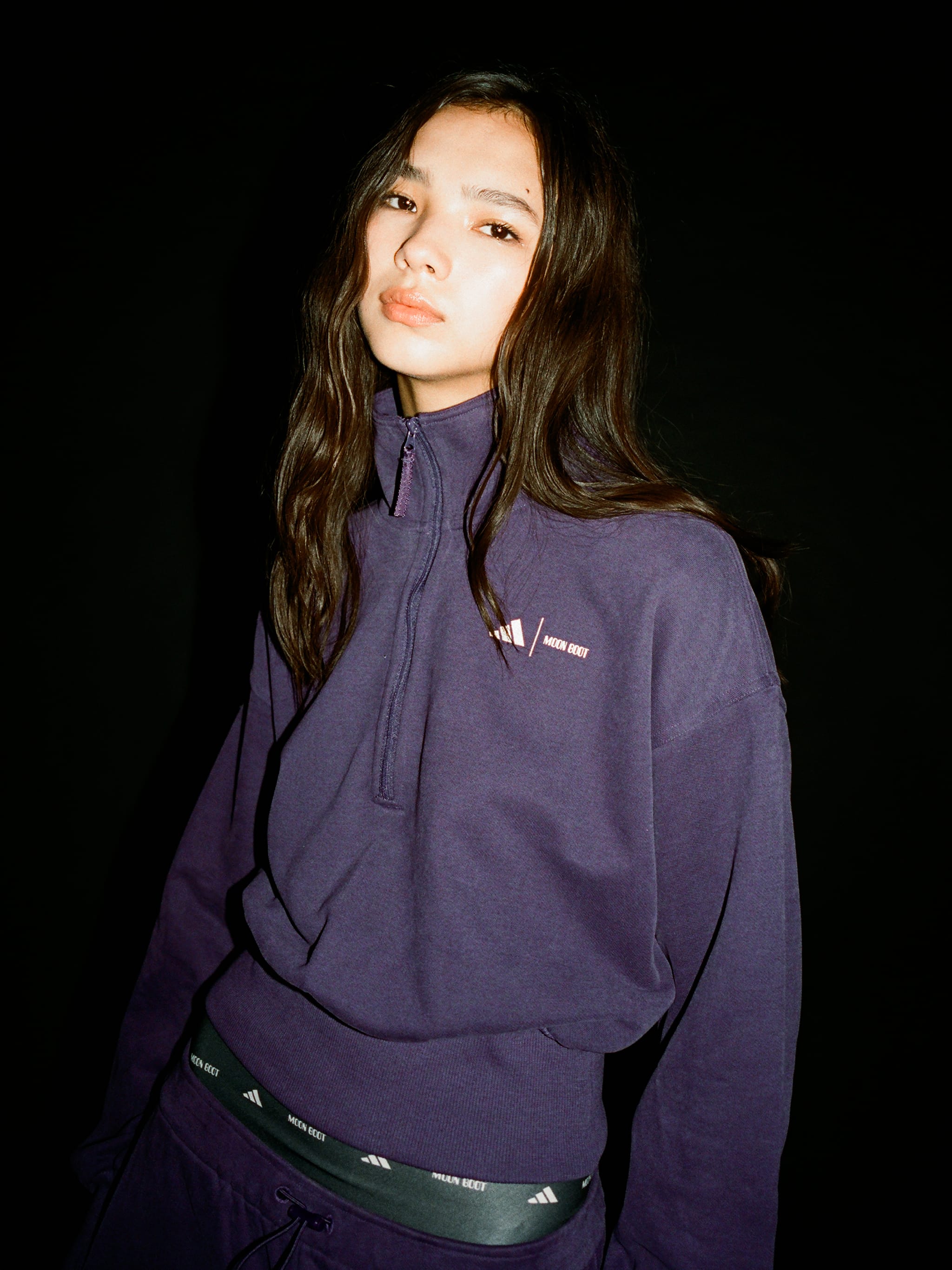 CHAQUETA DE CH&Aacute;NDAL COLOR CIRUELA ADIDAS X MOON BOOT