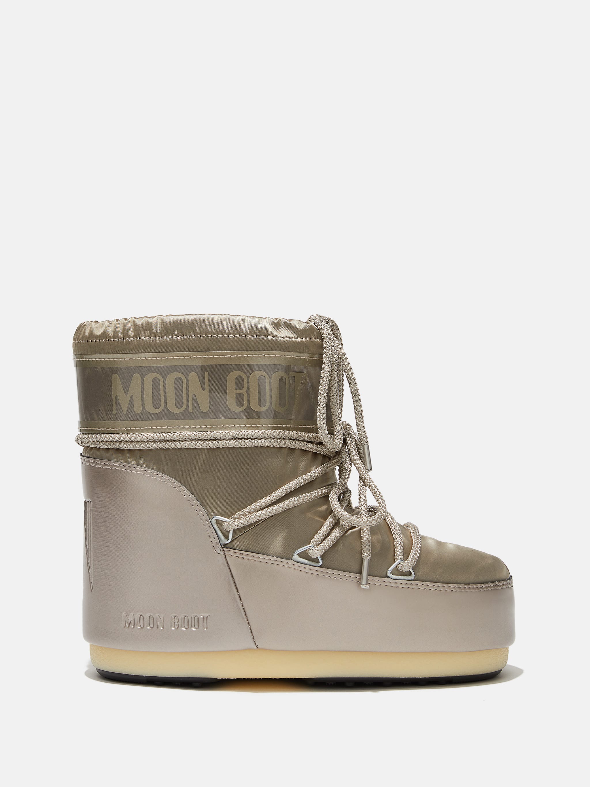 (取寄) レディース メイド イン ヨーロッパ アイコン ロウ グランス ブーツ MOON BOOTS women Made in Europe Icon Low Glance Boots (For Women)  003-Platinum ICON LOW GLANCE PLATINUM SATIN BOOTS | Moon Boot®