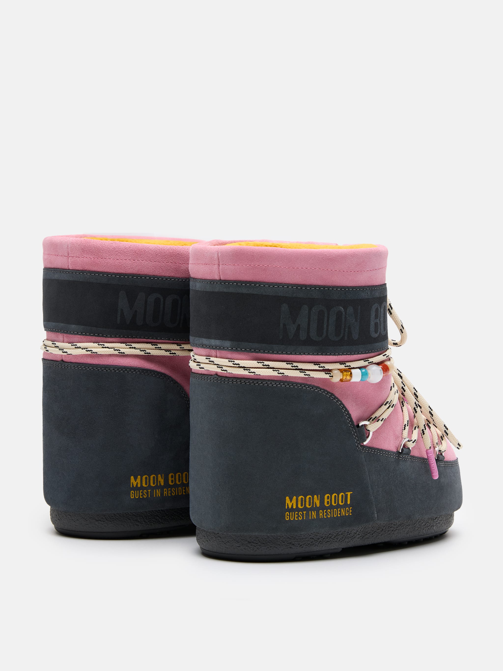 MOON BOOT X GUEST IN RESIDENCE ICON LOW STIEFEL AUS VELOURSLEDER MIT PERLEN IN GRAU & ROSA