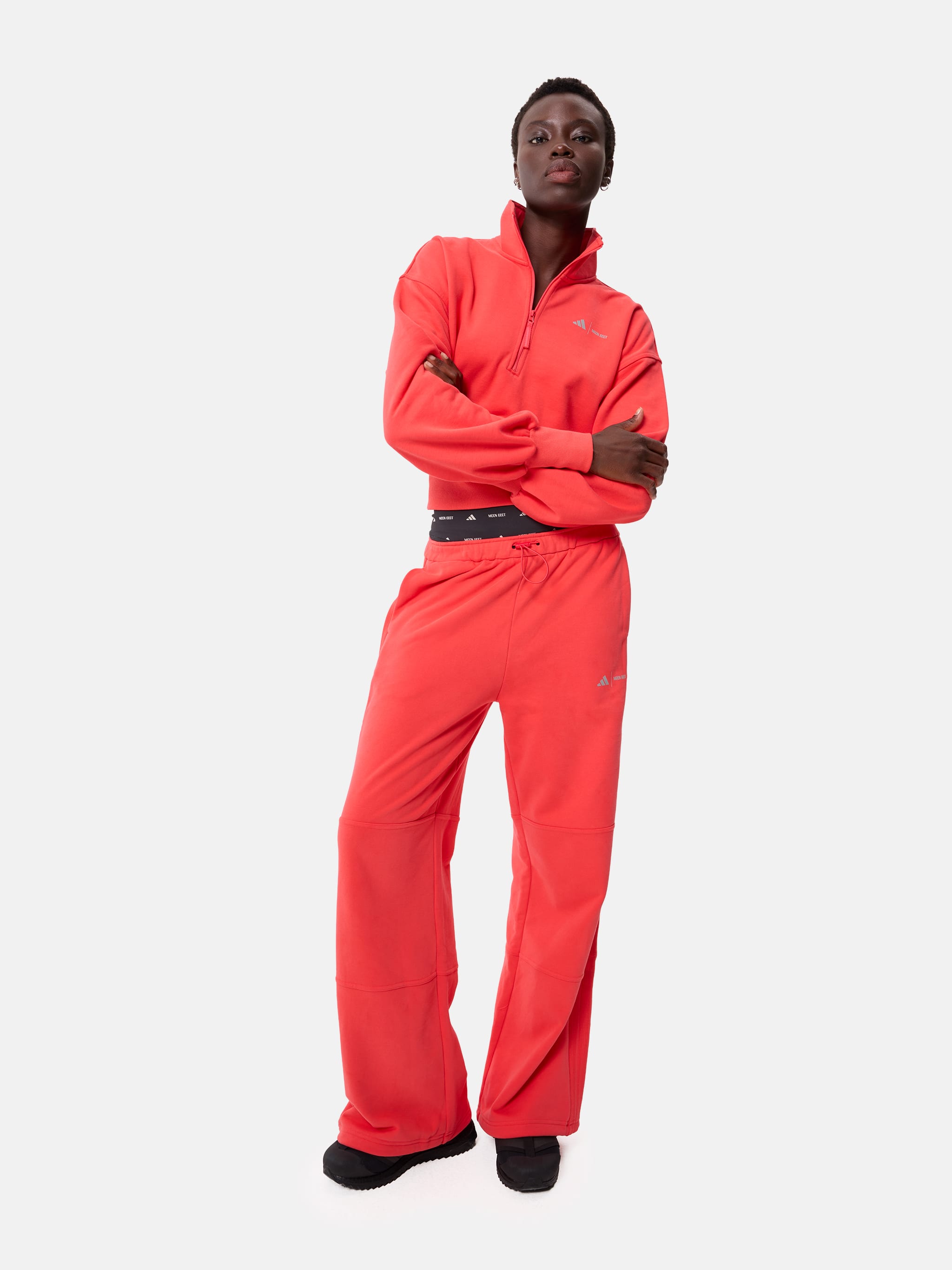 PANTALÓN DE CHÁNDAL ROJO ADIDAS X MOON BOOT image number 3