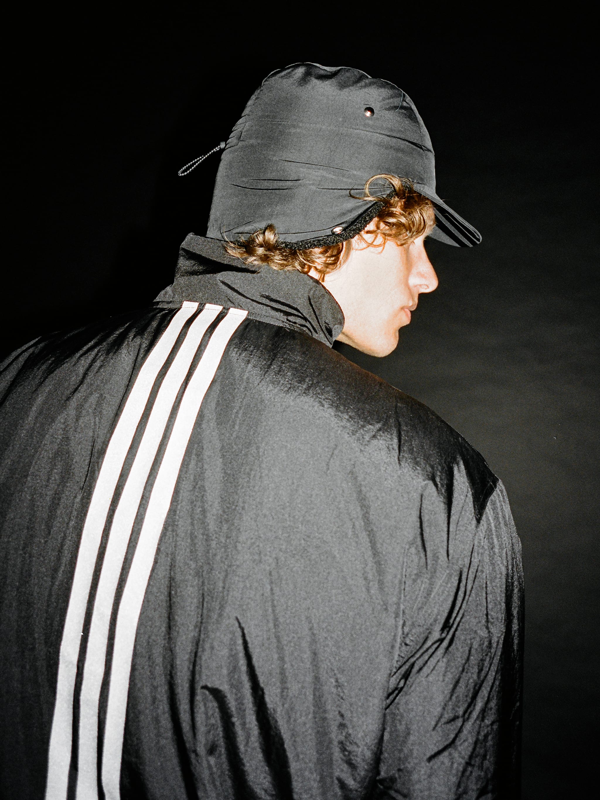 CHAQUETA DE CH&Aacute;NDAL NEGRA ADIDAS X MOON BOOT image number 3